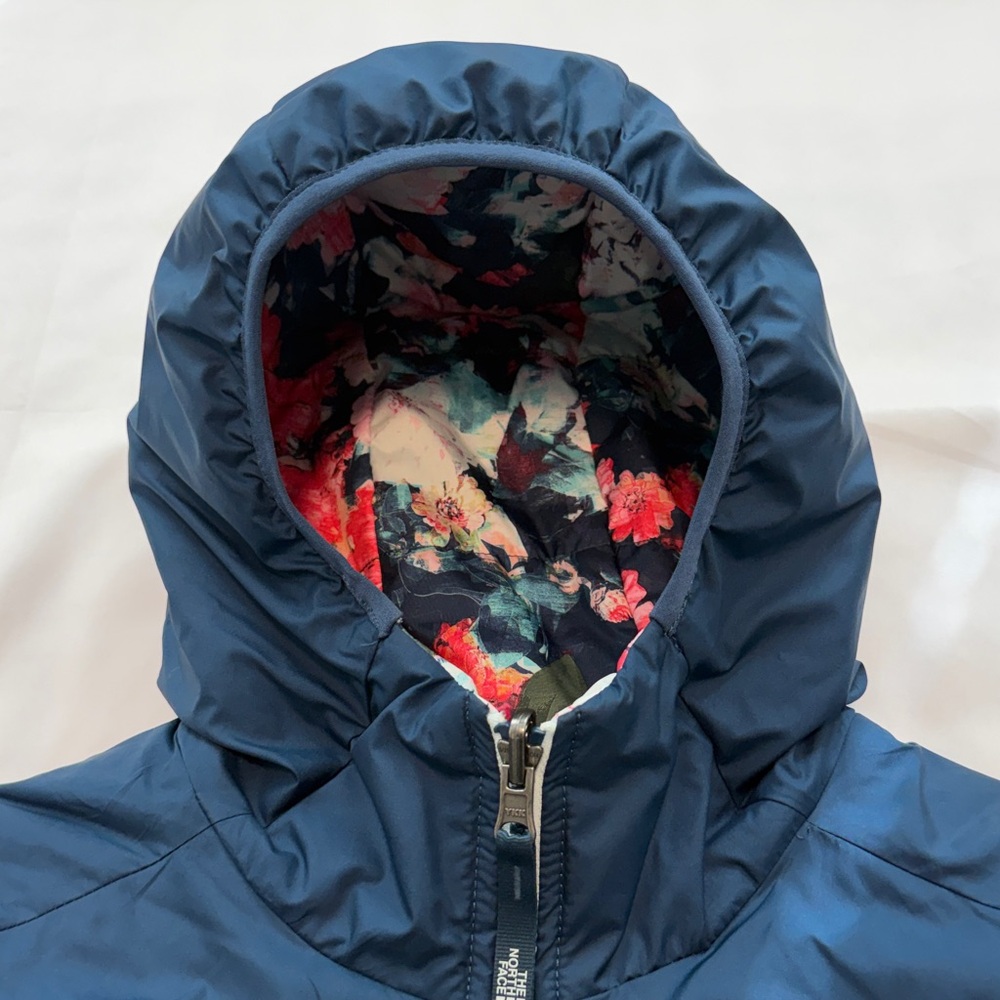 The North Face Reversible Hooded Jacket - Picture 9 of 12